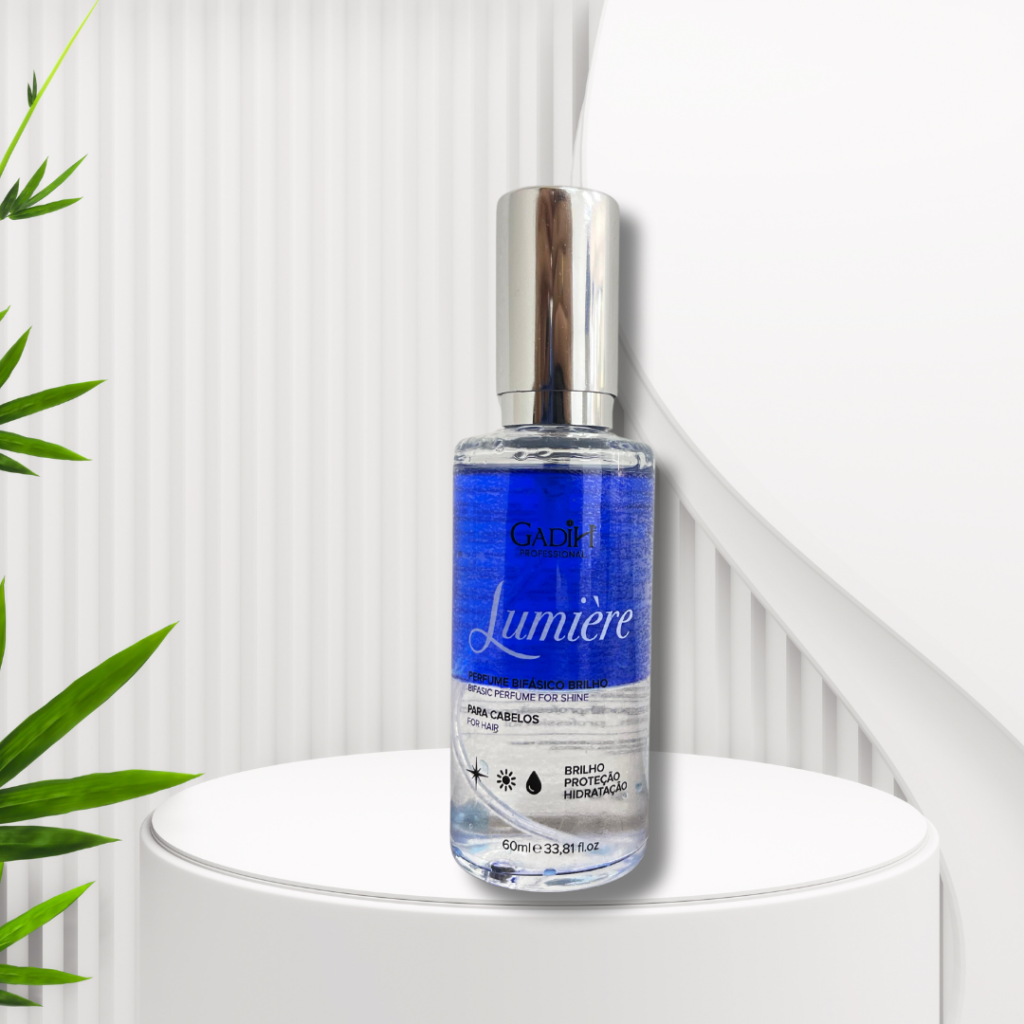 Lumière Shine est le parfum capillaire bifasique qui révolutionne votre routine de soin. Sa formule innovante combine des huiles essentielles pour hydrater et nourrir en profondeur tout en laissant un parfum délicat et envoûtant. Idéal après le coiffage, il suffit de 3 vaporisations pour obtenir des cheveux brillants, souples et parfaitement parfumés. Laissez Lumière Shine transformer vos cheveux en une véritable œuvre d'art, alliant beauté et bien-être au quotidien.